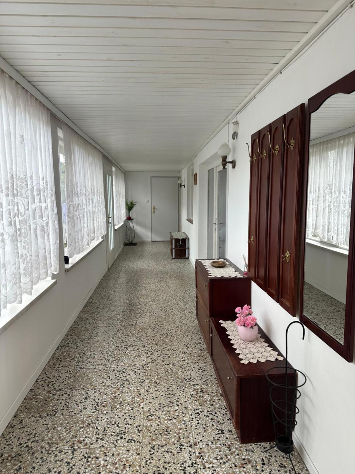 Cheap Outlet Center Apartment With Pool Parndorf Eksteriør billede