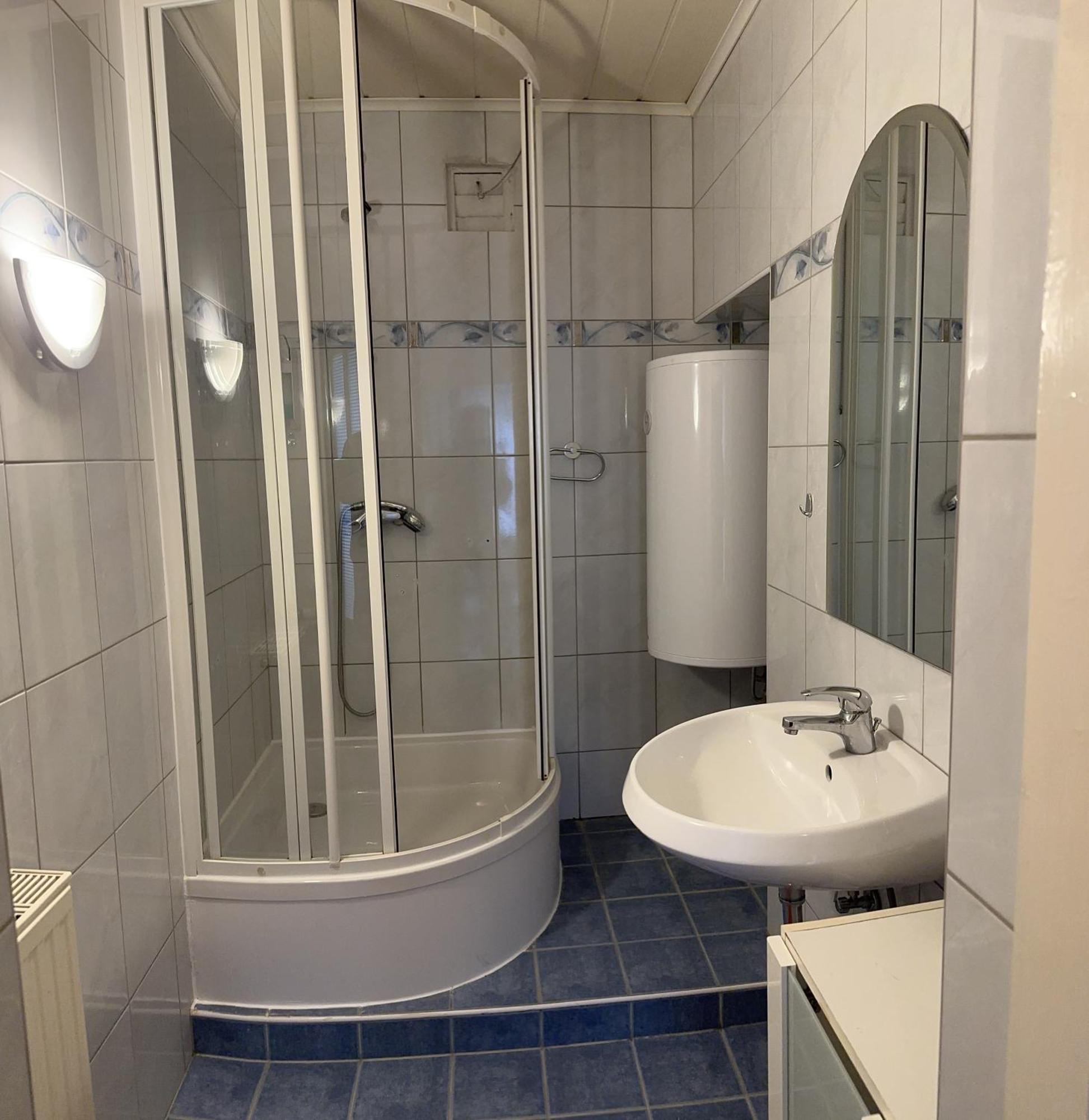 Cheap Outlet Center Apartment With Pool Parndorf Eksteriør billede